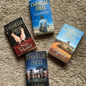 Bundle (4) Danielle Steel Books
